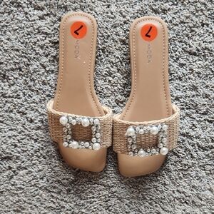 Moda Tan Sandals with Crystal Embellishments